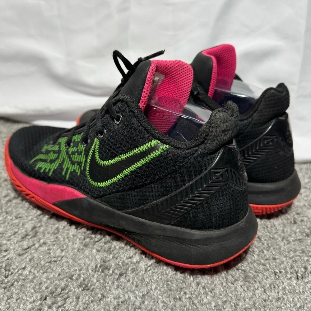 Nike Boys Kyrie Flytrap ll AQ3412-005 Black Basketball Size 6.5Y
